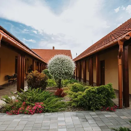 Nemeth Apartmanhazak *