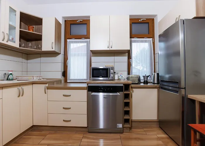 Nemeth Apartmanhazak * Mórahalom