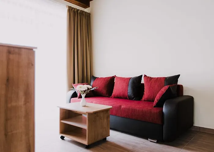 Nemeth Apartmanhazak * Mórahalom